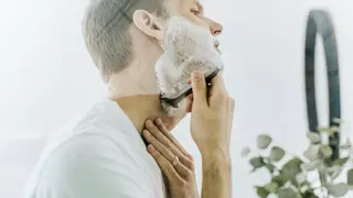 7 trucos con espuma de afeitar que parecen magia pero tienen explicación científica