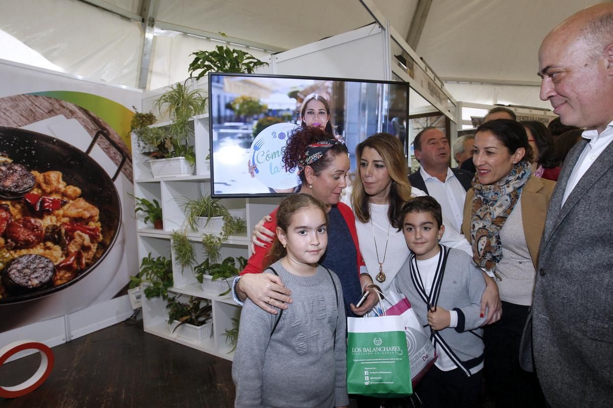 La presidenta de la Junta visita la Feria de los Municipios