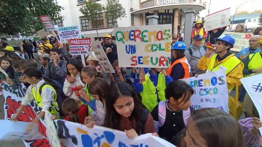 La comunidad educativa del CEIP de Prácticas de A Coruña vuelve a manifestarse para exigir "mejoras urgentes"