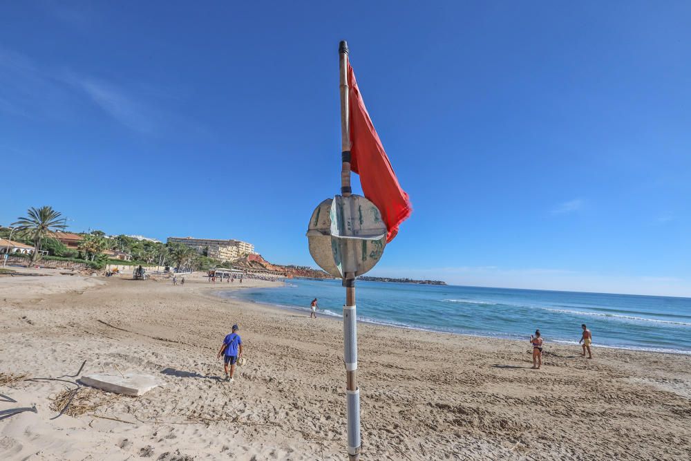 El río Nacimiento causó destrozos en Orihuela Costa en la gota fría en zonas donde se ha ocupado su cauce natural, como el paseo en la playa o los viales y zonas deportivas de varias urbanizaciones