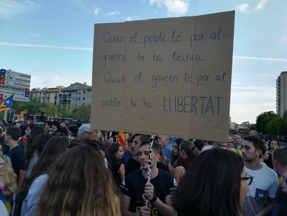 Manifestació històrica a Girona durant l''aturada general per rebutjar la violència policial l''1-O