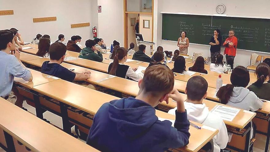 Un 12% de titulados de máster que trabaja lo hace en puestos que no requieren cualificación