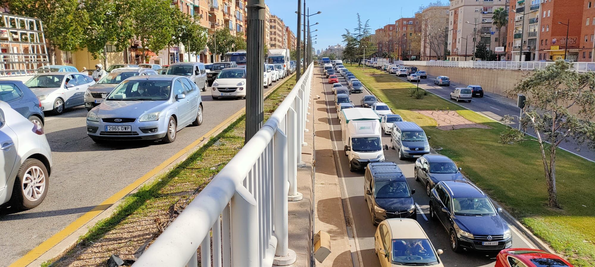 Cierre perimetral de Valencia: atascos en las salidas de València