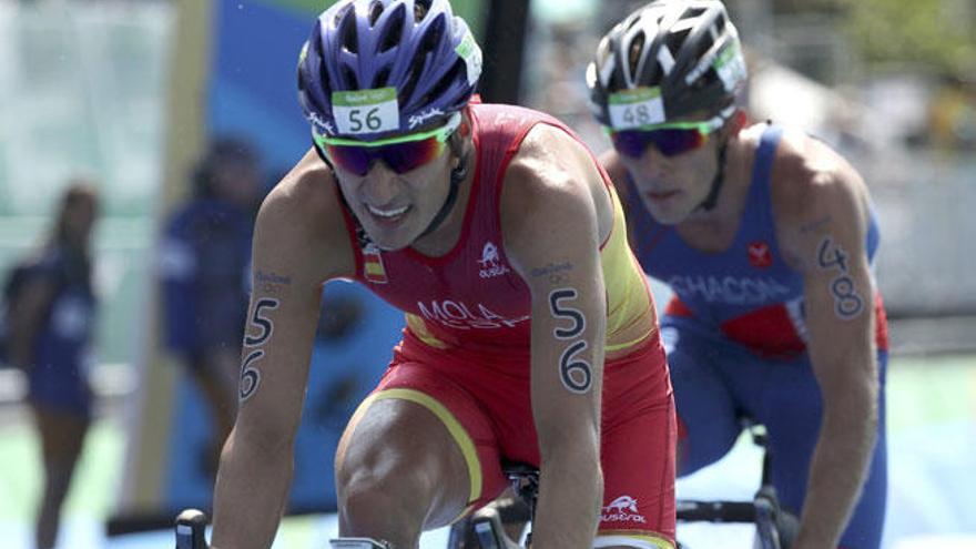 Mario Mola en la prueba de triatlón.