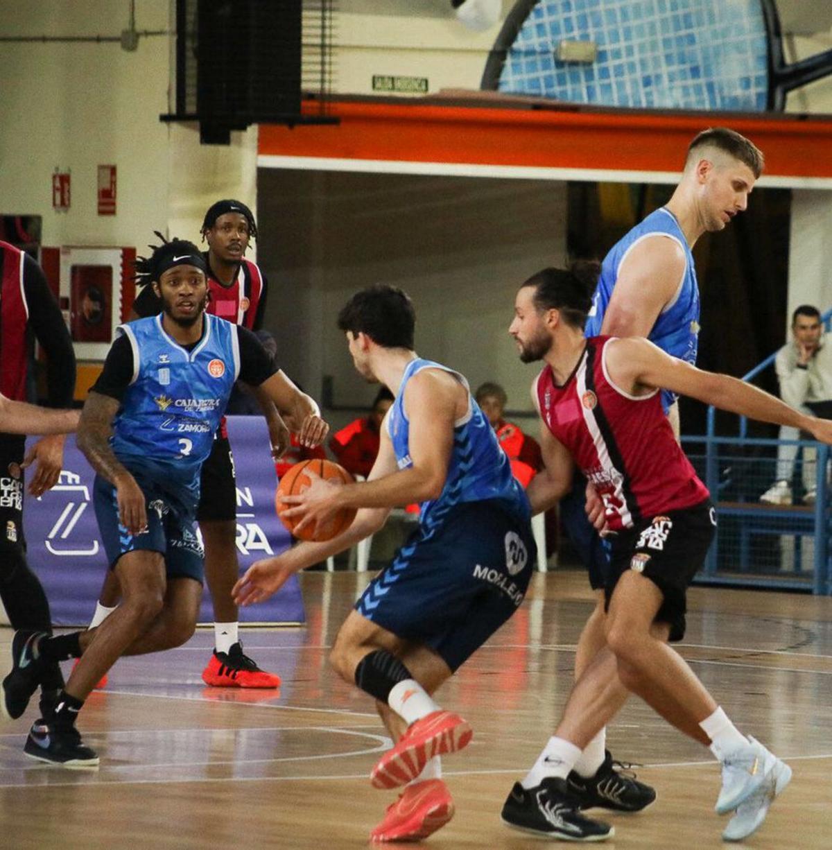 El CB Zamora da un paso más hacia la permanencia