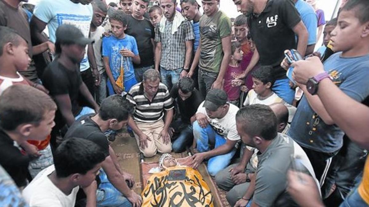 Funeral de Yusuf al Zagha, palestino muerto por fuego israelí, en Yenín.