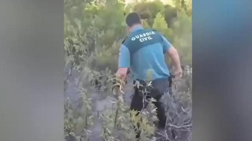 La Guardia Civil escucha las llamadas de auxilio y rescata a un hombre desorientado en Abadía