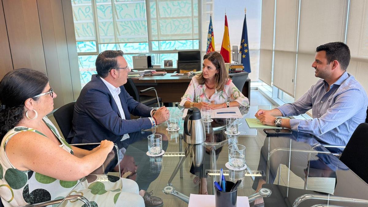 Reunión en València entre el alcalde de Mutxamel y la consellera