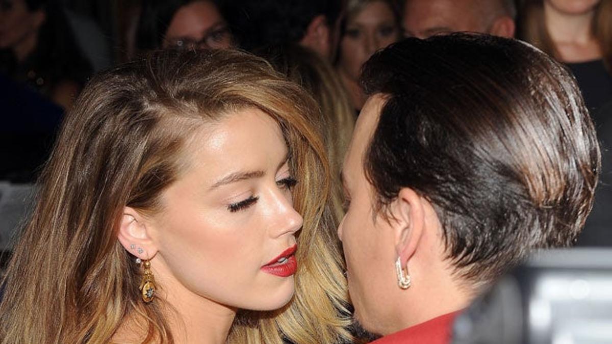 Amber Heard y Johnny Depp se ponen tiernos en la alfombra roja del TIFF 2015