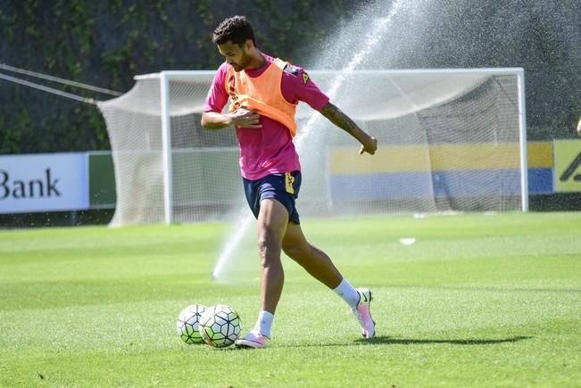 Entrenamiento de la UD Las Palmas en Barranco ...