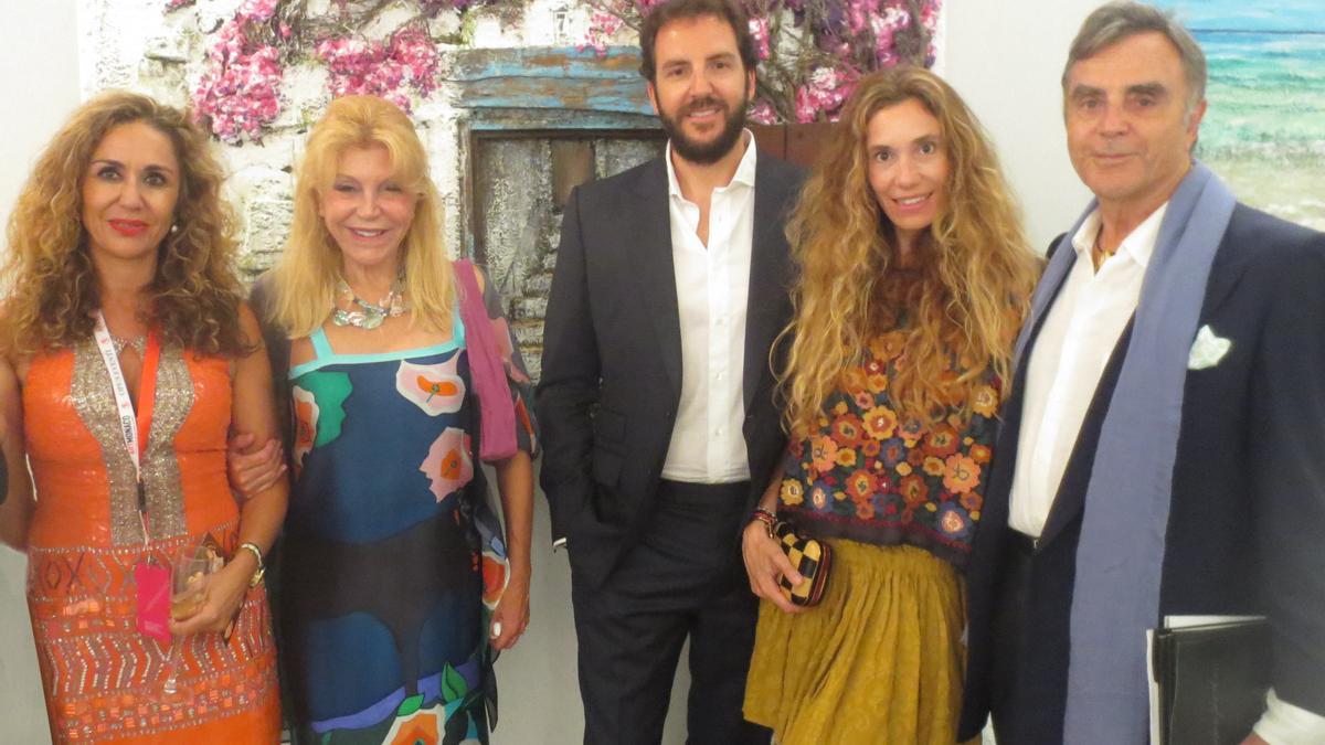 Marta Torres con la Baronesa Thyssen-Bornemisza, Carmen Cervera, y su familia.