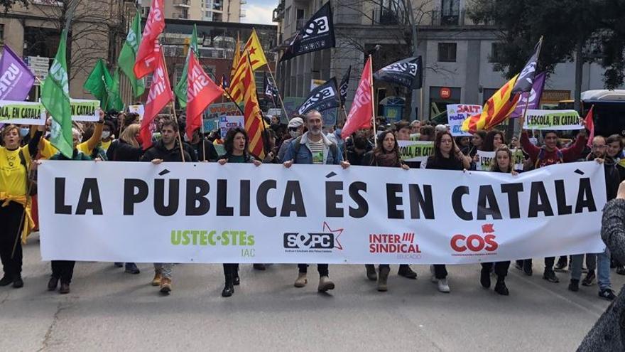 2.000 persones defensen el català a l&#039;escola pels carrers de Girona