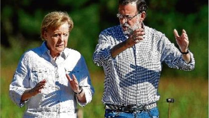 Mariano Rajoy i Angela Merkel, durant el recorregut d&#039;ahir per terres gallegues