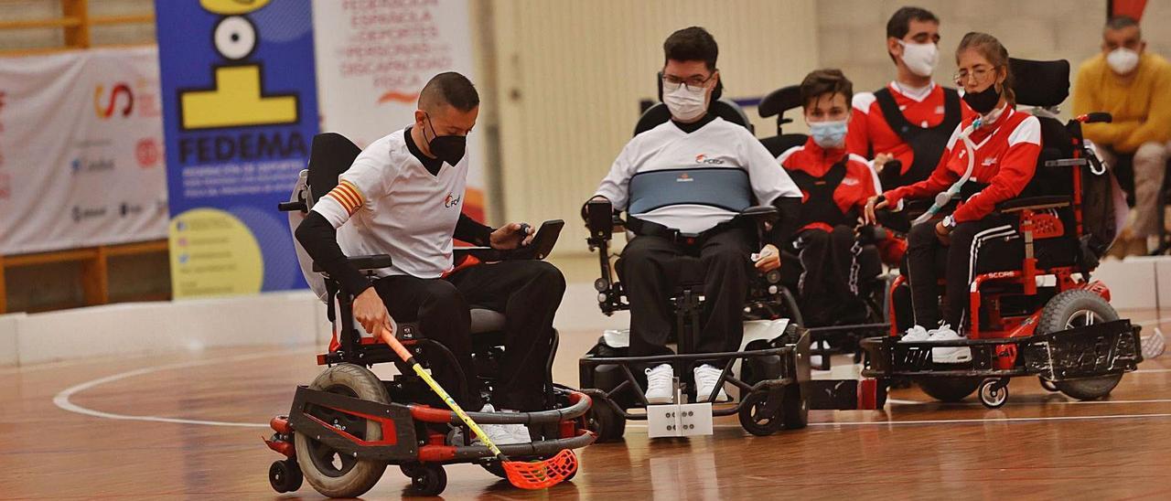 Asturias estrena deporte: hockey en silla de ruedas eléctrica - La Nueva  España