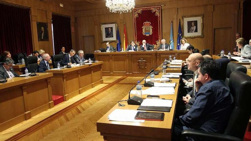 Pleno de la Diputación de Ourense, celebrado en la jornada de ayer. // Iñaki Osorio
