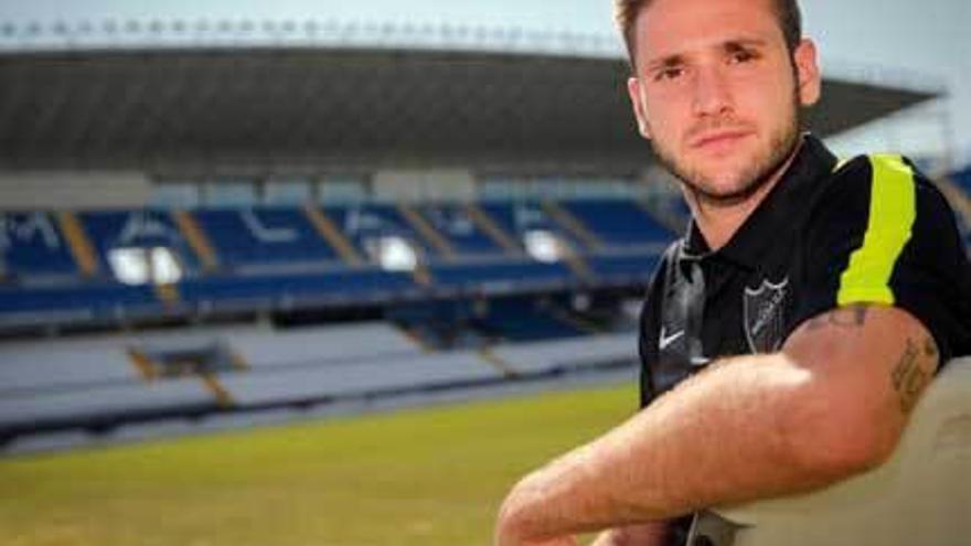 Duje Cop posa en La Rosaleda durante su etapa como futbolista del Málaga.