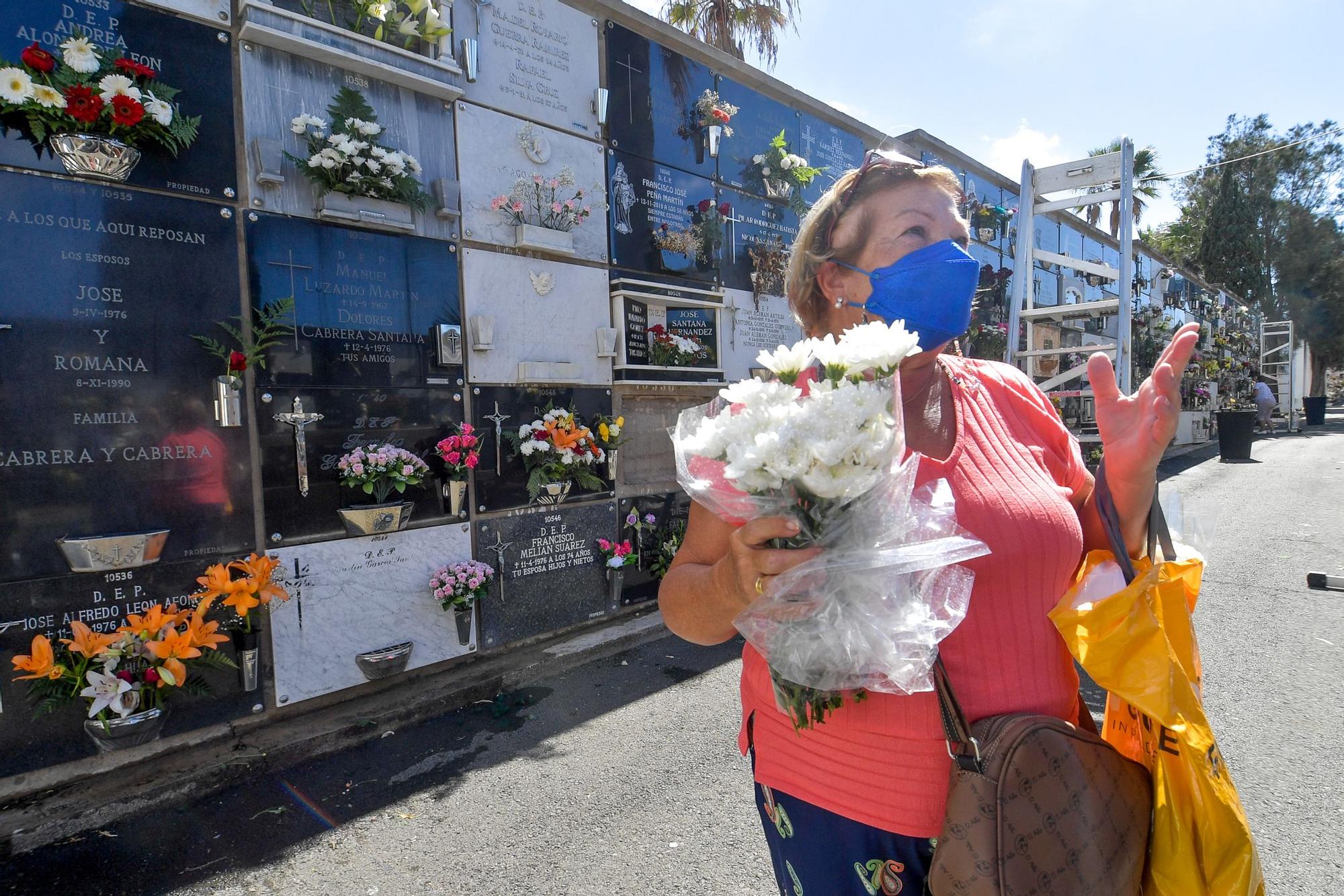 Día de Todos los Santos en el cementerio de San Lázaro (01/11/2021)