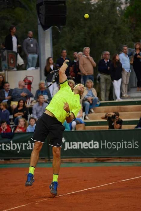 Moyá vence en el duelo de leyendas