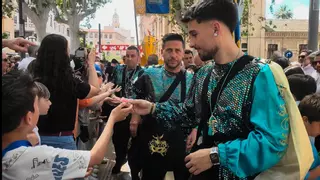 El pasacalles sardinero invade el centro de Murcia: un reventón festivo hasta las cenizas