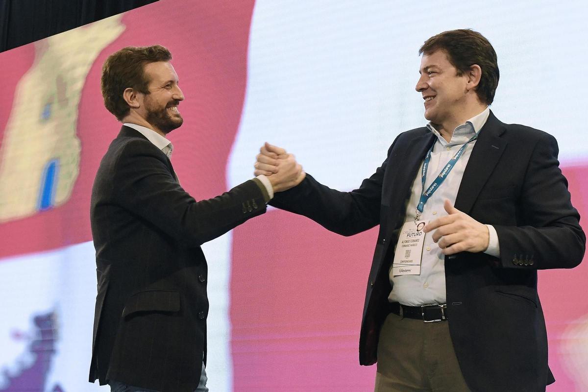 Casado esquiva el desastre però Vox el lliga curt al demanar una coalició