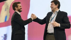 El presidente del Partido Popular, Pablo Casado, y el presidente del PP de Castilla y León, Alfonso Fernández Mañueco.