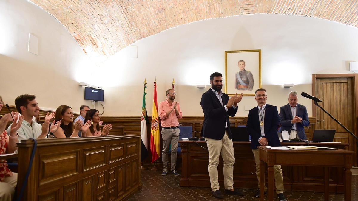 Toma posesión el nuevo edil del PP de Plasencia y la corporación vuelve a estar al completo.