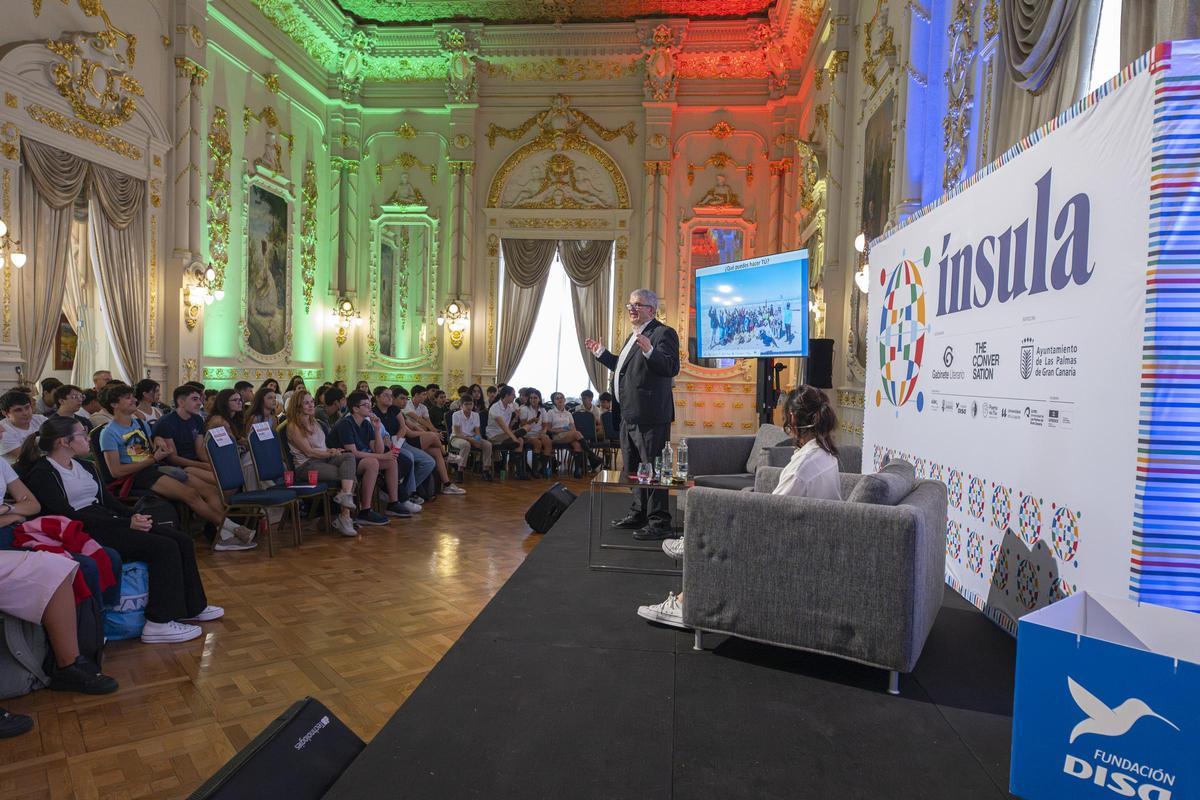 Clausura del festival de divulgación científica Ínsula, con la charla del director de Plocan, José Joaquín Hernández Brito.