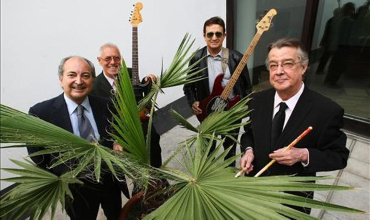 El cantant Antoni Miquel, Leslie, a l’esquerra, amb els altres membres del grup Los Sirex. El cantant Antoni Miquel, Leslie, a l’esquerra, amb els altres membres del grup Los Sirex.