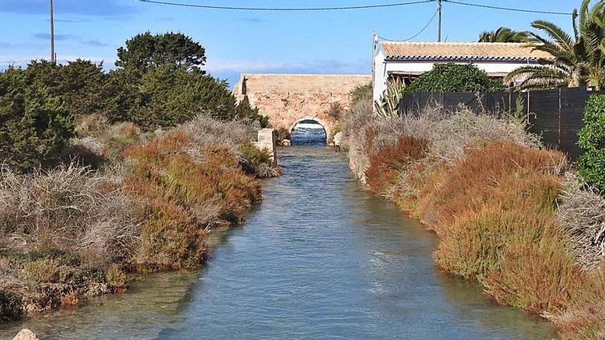 En el Canal de sa Sequi se propone poner un compuerta para controlar la entrada de agua.