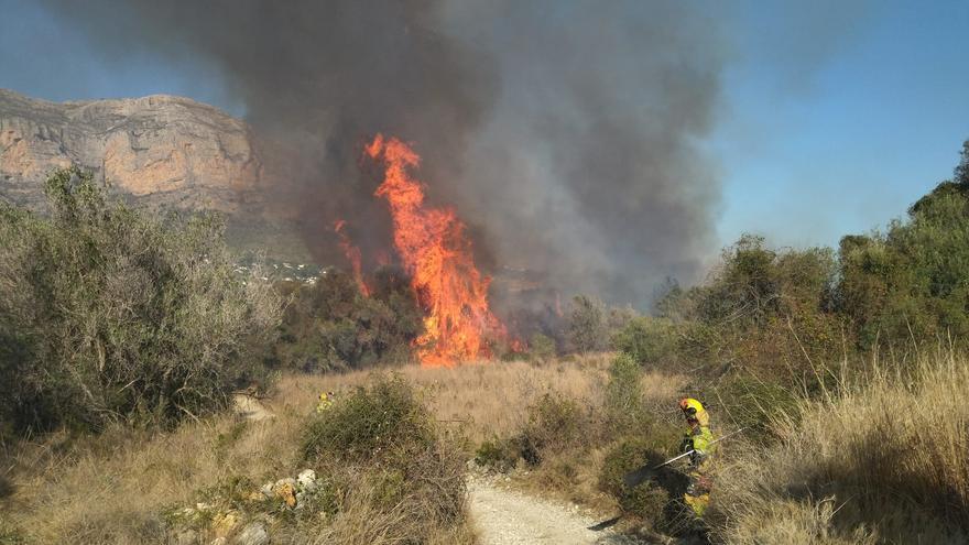 Las imágenes del virulento incendio de Xàbia