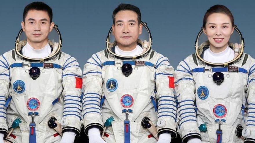 Astronautas chinos de la estación espacial Shenzhou-13.