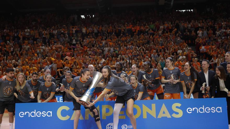 Así ha sido la celebración del Valencia Basket campeón de Liga F Endesa