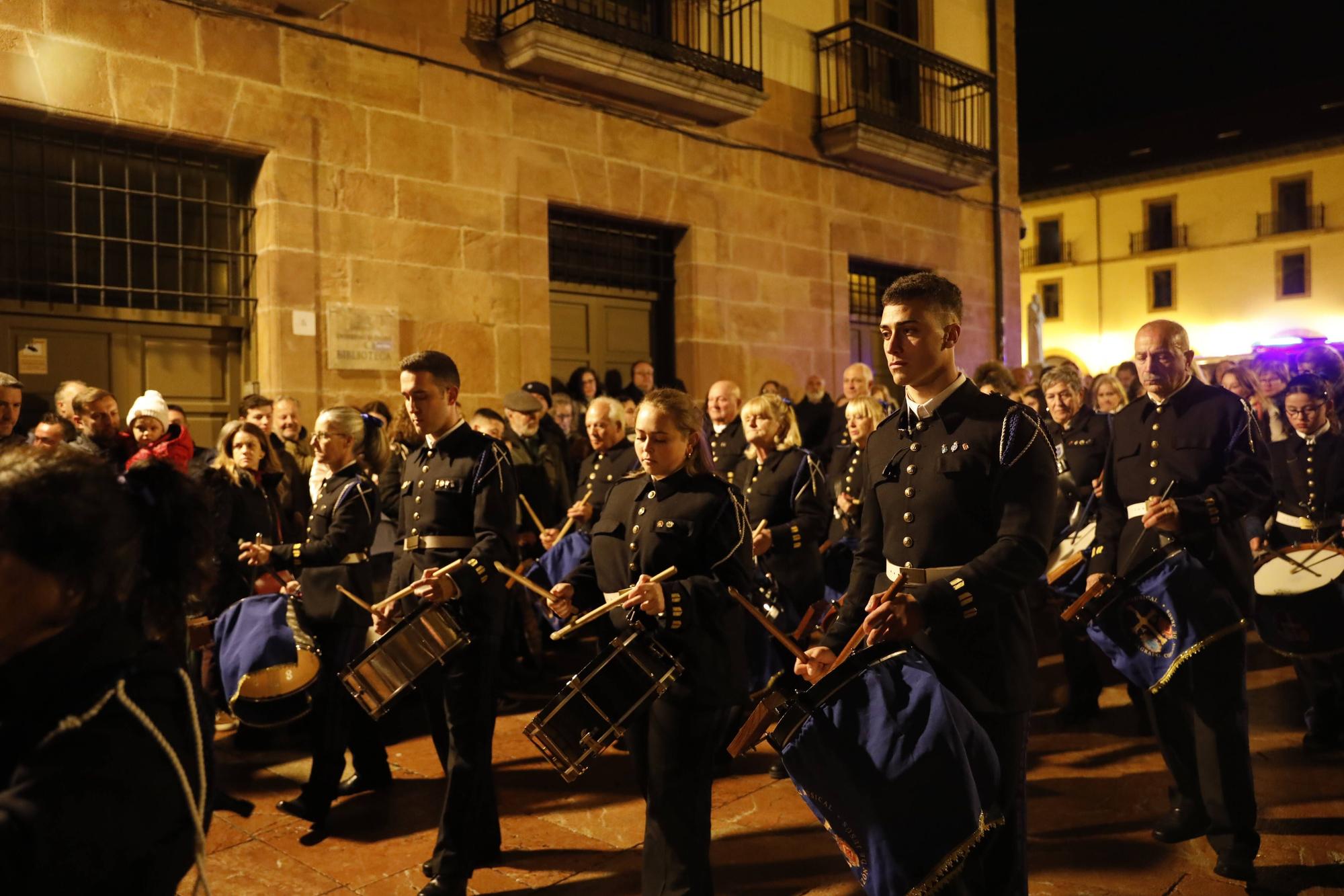 En imágenes | Procesión del Silencio por la calles de Oviedo