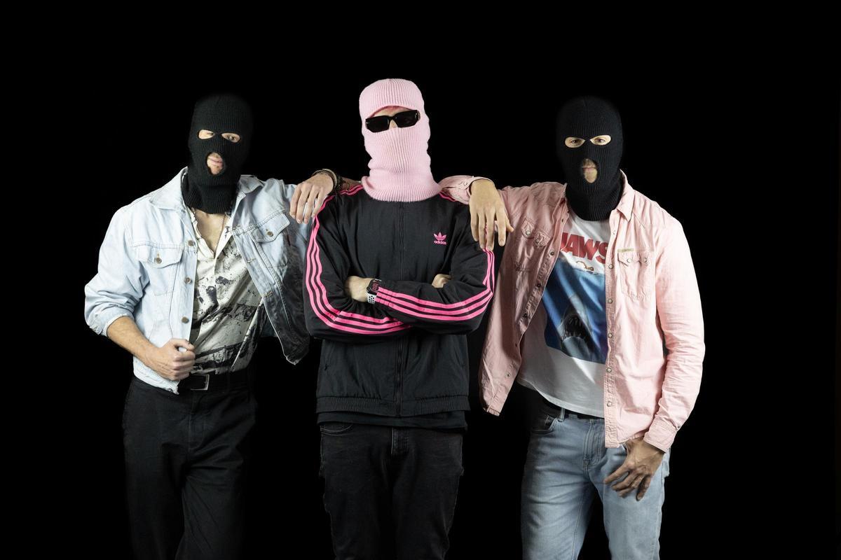 Siempre Tigre durante una sesión de fotos en la sede de INFORMACIÓN en Alicante