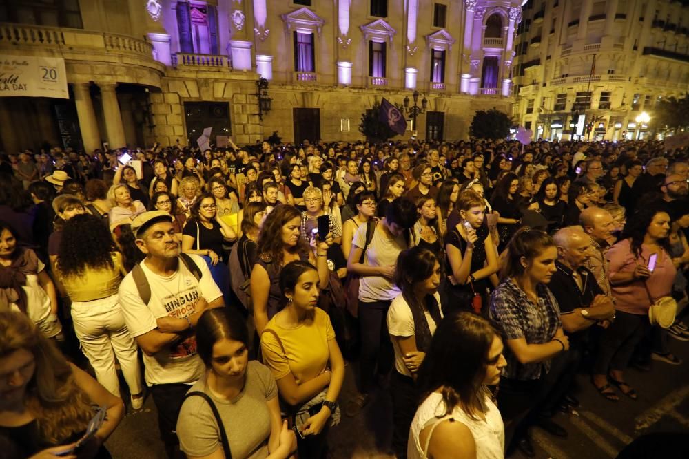 Manifestación en València por la emergencia feminista contra el maltrato