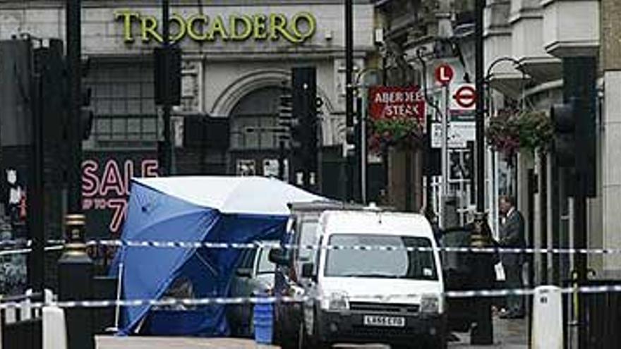 Desactivada una bomba hallada en un coche aparcado en el centro de Londres