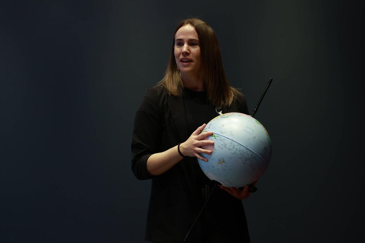 EN IMÁGENES: Encuentro de suscriptores de LA NUEVA ESPAÑA con la astrofísica Lucía González, de Allande Stars, para aprender sobre el eclipse