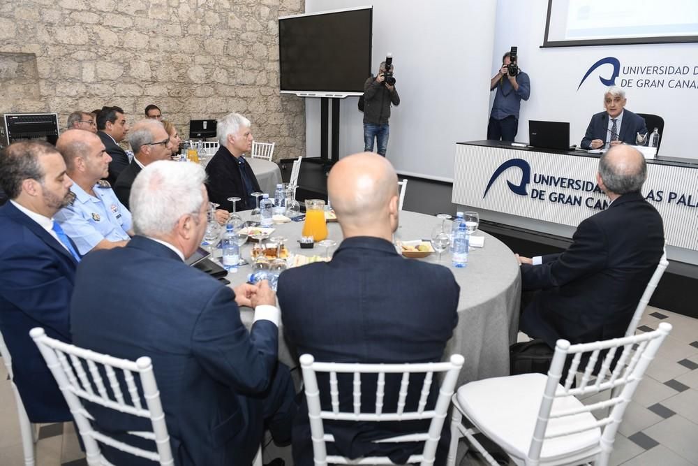 El presidente de la Agencia Nacional de Evaluación de la Calidad y Acreditación (ANECA), José Arnáez, en los desayunos Universidad-Sociedad