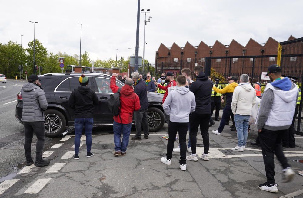 Así fue la invasión de Old Trafford antes del Manc