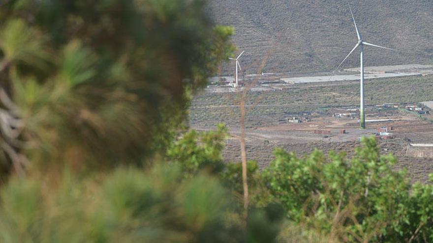 Aerogeneradores en la carretera a los Corralillos (Agüimes)