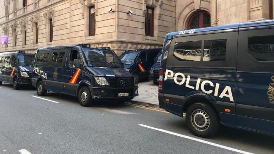 Se marchan los policías desplegados en Barcelona