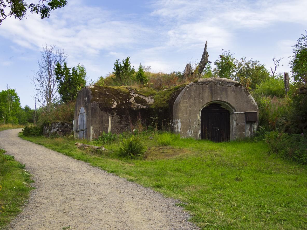Un antiguo búnker de hobbit militar, en el histórico Vallisaari