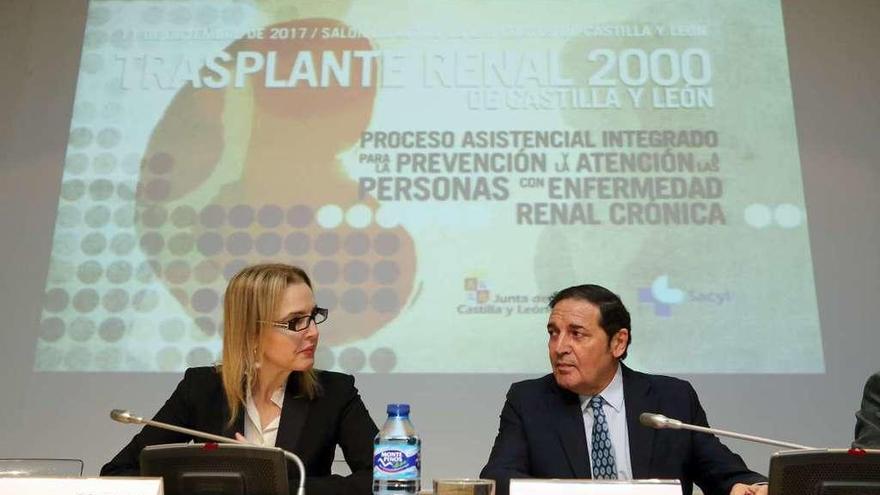 El consejero Antonio María Sáez Aguado, ayer en la jornada &quot;Transplante renal 2000 en Castilla y León&quot;.