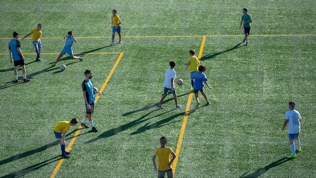 Alumnos realizando una actividad extraescolar.