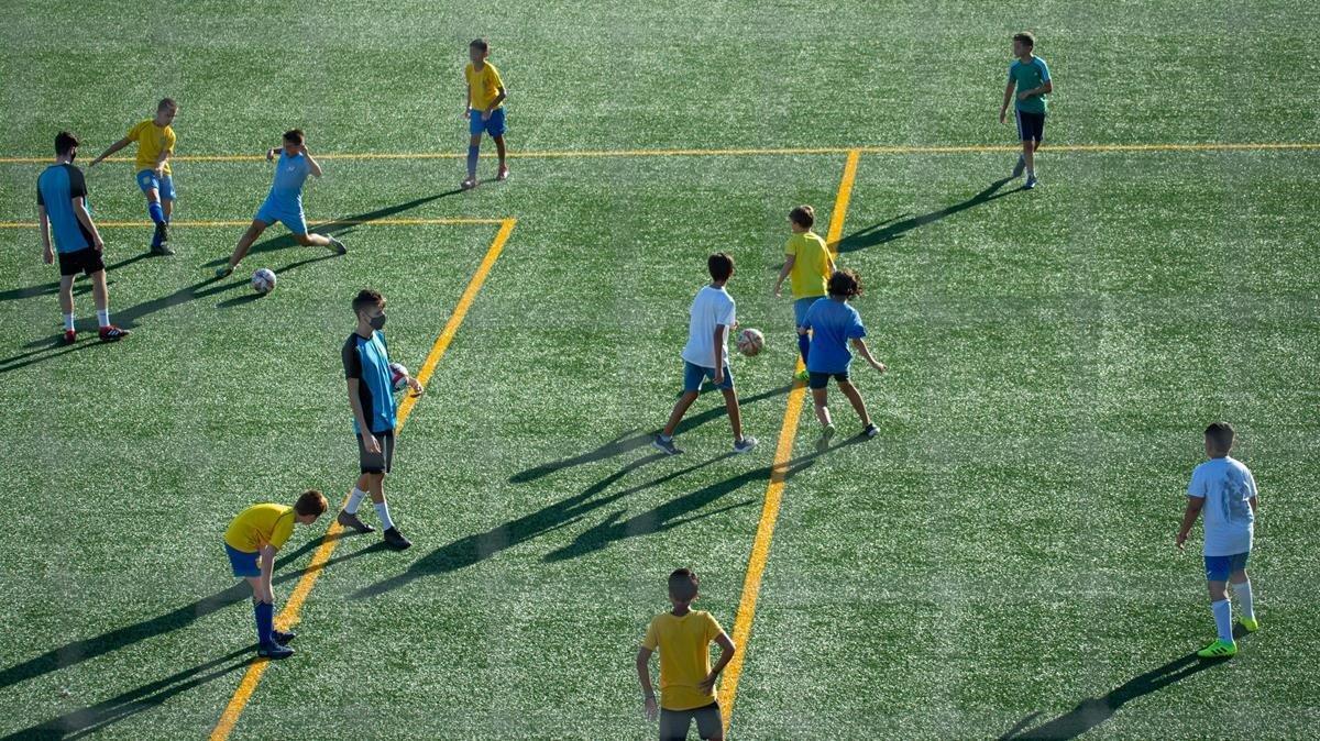 Alumnos realizando una actividad extraescolar.