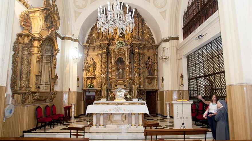 Las Adoratrices urgen 60.000 € para restaurar los dos retablos de la iglesia