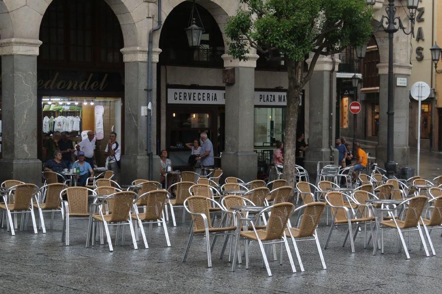 Un chaparrón sorprende a los zamoranos