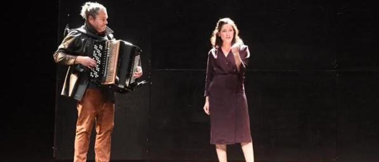 Melania Cruz e Vadim Yukhnevich sobre o escenario.   | CARLOS PARDELLAS