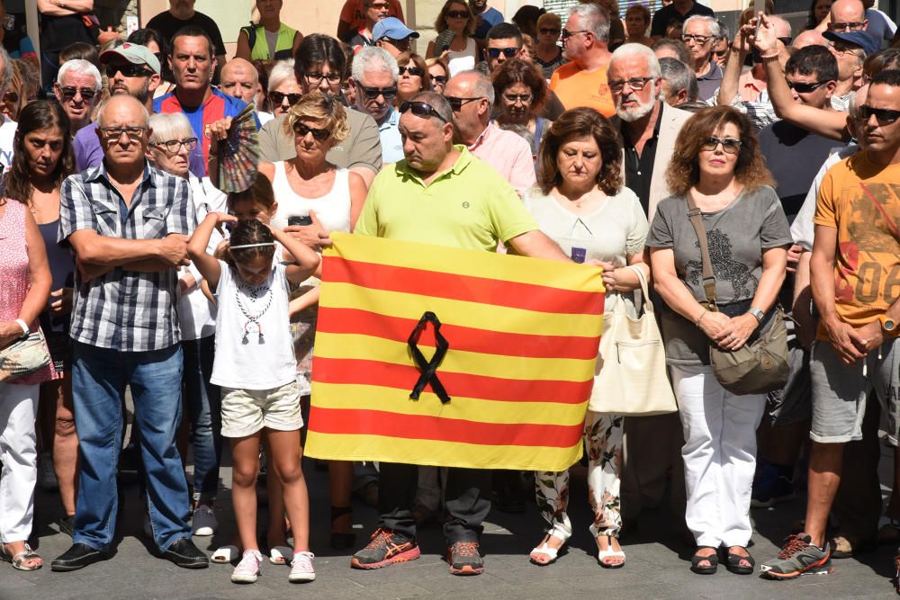 Manresa guarda cinc minuts de silenci pels atemptats de Barcelona i Cambrils.