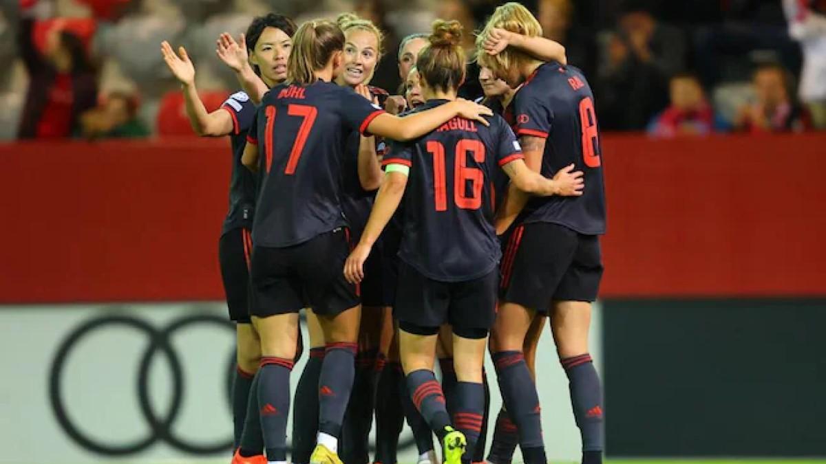 Las jugadoras del Bayern Múnich celebran uno de sus goles contra el Rosengard